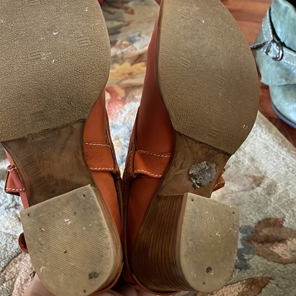 Boots - Picture 5 of 6